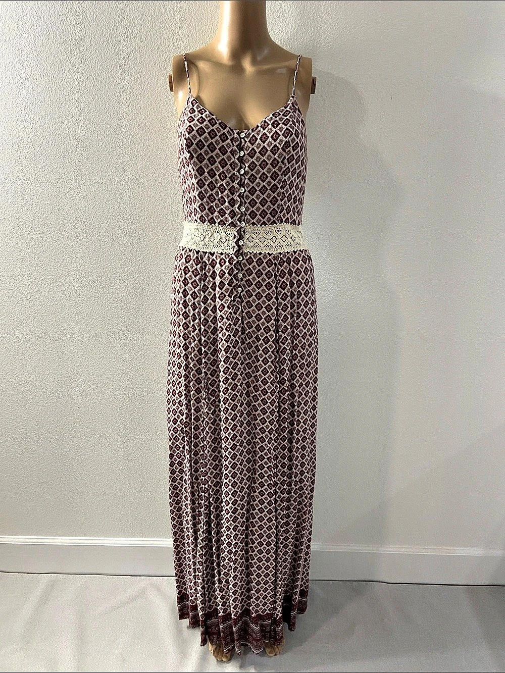 Hollister Geometric Maxi Dress in White & Red Size Medium